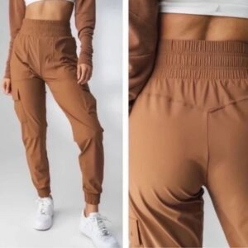 LIKE NEW Balance Athletica Vitality Women's Swift Cargo Jogger Sz Small Sahara